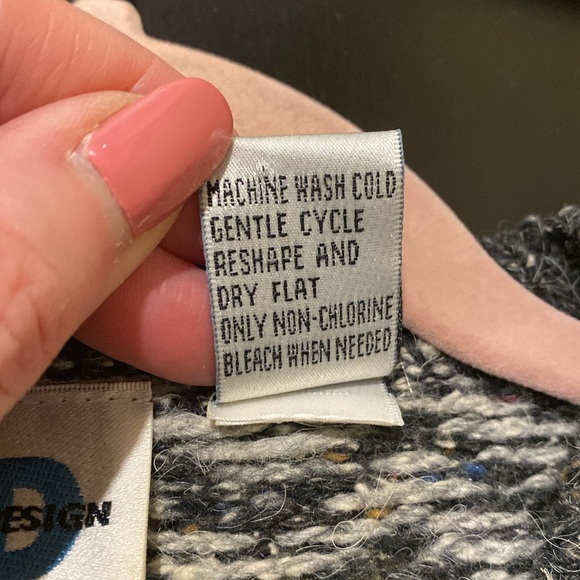 Paul Harris Design Button Down Sweater, Medium - Picture 6 of 6